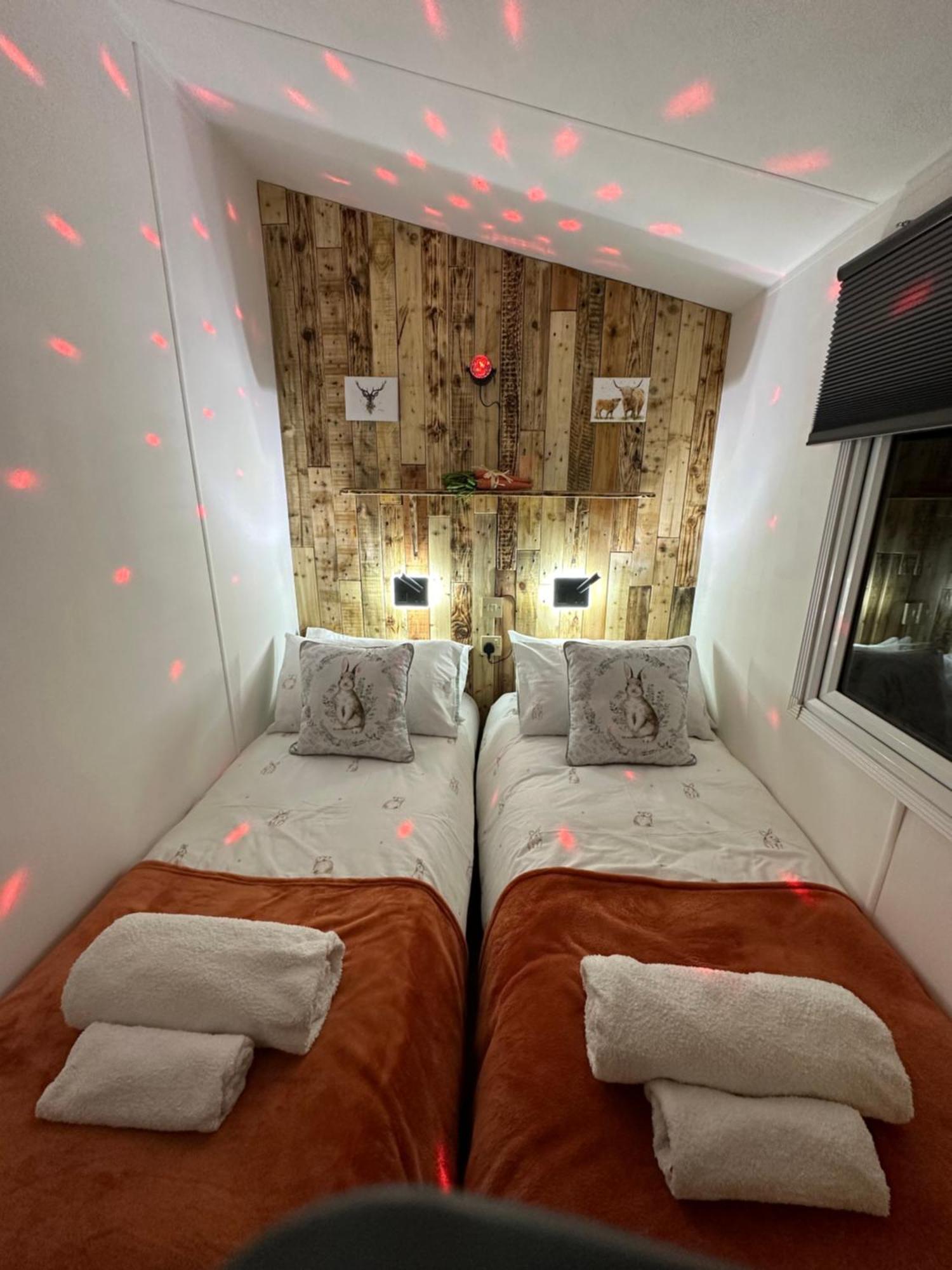Caravan Rabbit House No 81 At Three Lochs Holiday Park Newton Stewart Eksteriør billede